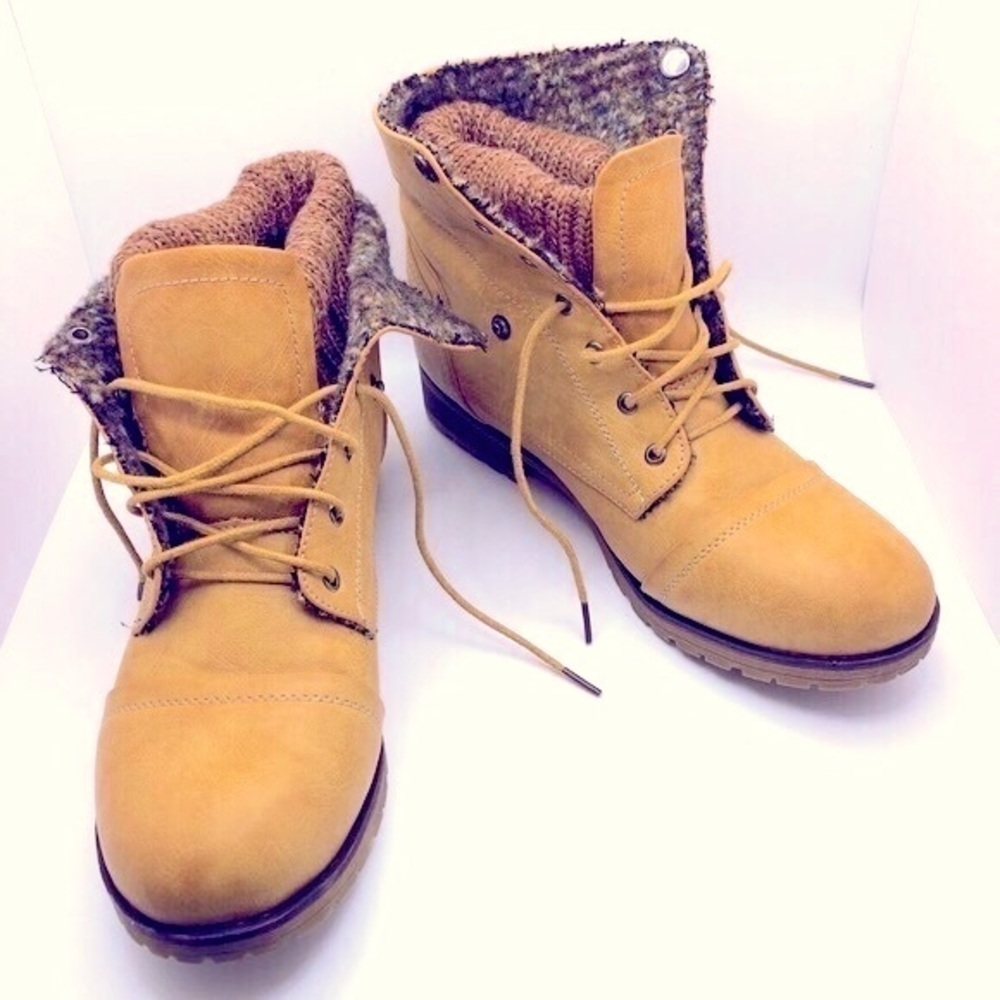 Refresh Camel Knit Cuff Lace Up Boots Size 10 NWOT - Picture 2 of 5